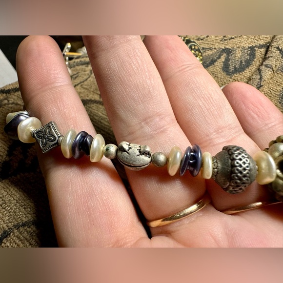 Handcrafted beaded pearl and silver necklace. - Picture 5 of 13